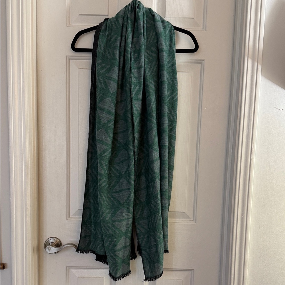 Hang n hold wool blend Elegant Green Patterned Scarf